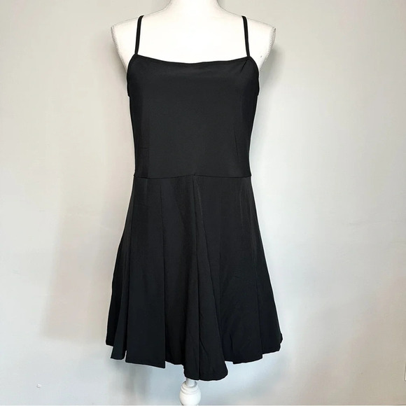 Abercrombie & Fitch Pleated Traveler Mini Dress - Black - Picture 4 of 8